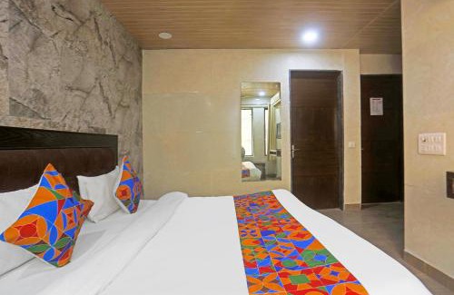 Kalkaji Hotel | FabExpress Gera's - Nehru Place Market