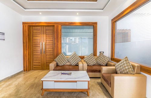 Indira Nagar Hotel | Fabexpress Global Inn New