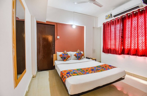 Pune Hotel | Fabexpress Green Leaves