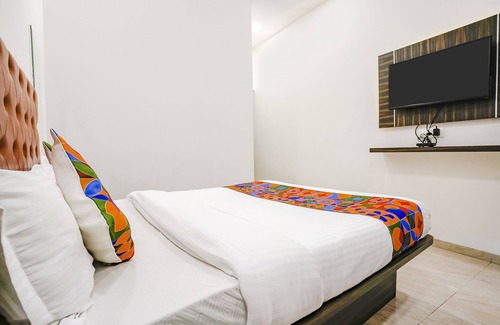 Goregaon East Hotel | Fabexpress Green View