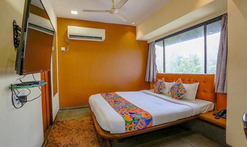 Vile Parle East Hotel | FabExpress Jayshree - Nr Mumbai International Airport