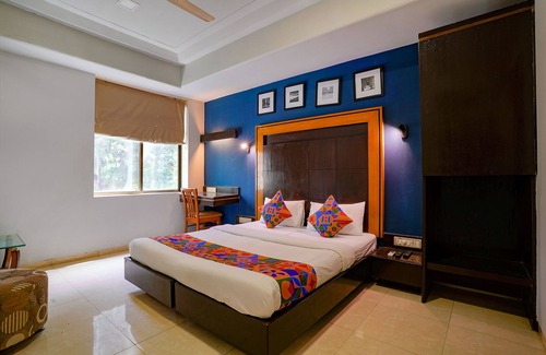 Mumbai Hotel | FabExpress Manas Residency