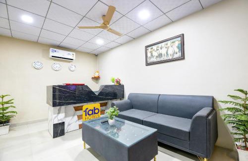 Faridabad Hotel | FabExpress Mapple Suites