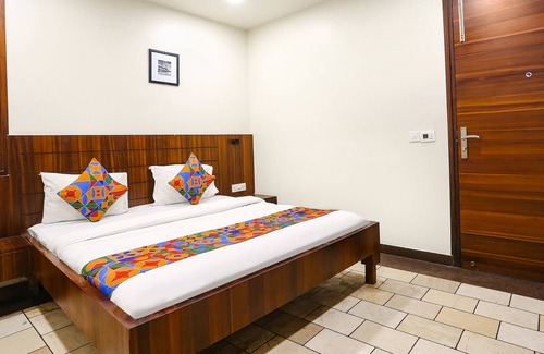 Delhi Hotel | Fabexpress Marigold I