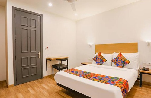 Pashim Vihar Hotel | FabExpress Meera Residency