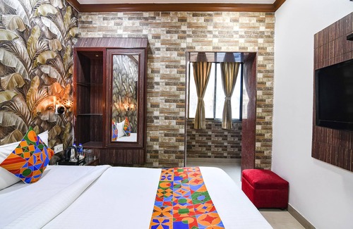 Park Street Hotel | Fabexpress New Diamond