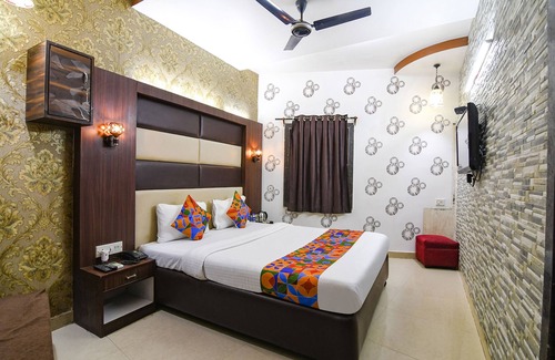 Park Street Hotel | Fabexpress New Diamond