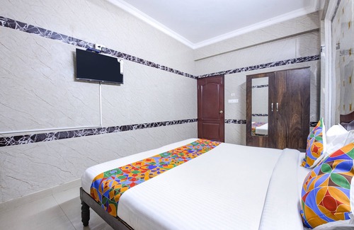 Perambur Purasavakam Hotel | FabExpress Pearl View Residency