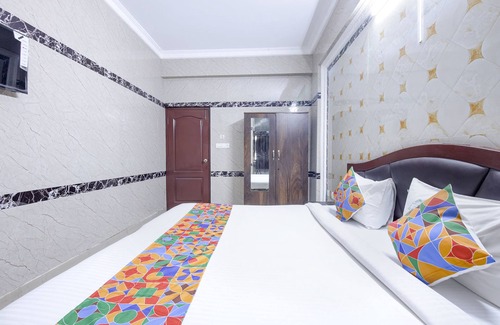 Perambur Purasavakam Hotel | FabExpress Pearl View Residency