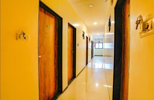 Sakinaka Hotel | FabExpress Prakash Inn - Nr Mumbai International Airport