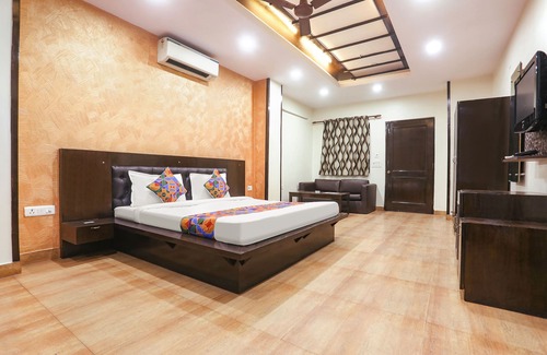 New Friends Colony Hotel | Fabexpress Rajdeep Palace