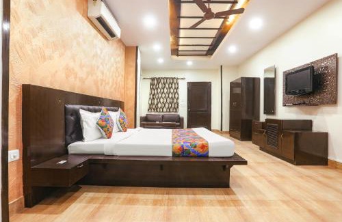 New Friends Colony Hotel | FabExpress Rajdeep Palace