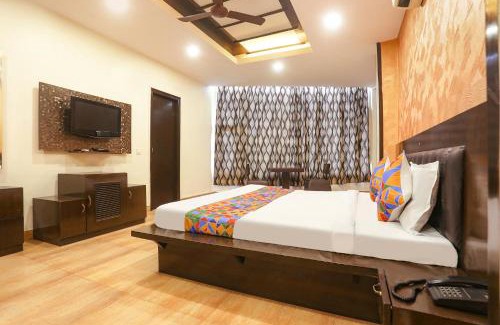 New Friends Colony Hotel | FabExpress Rajdeep Palace