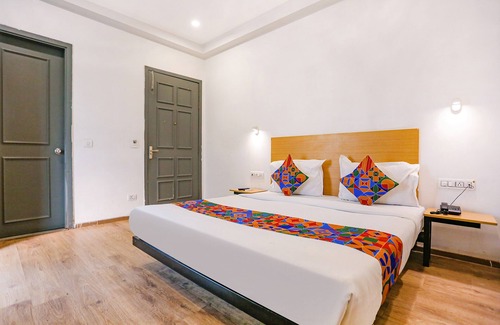 Pitampura Hotel | Fabexpress Roseman