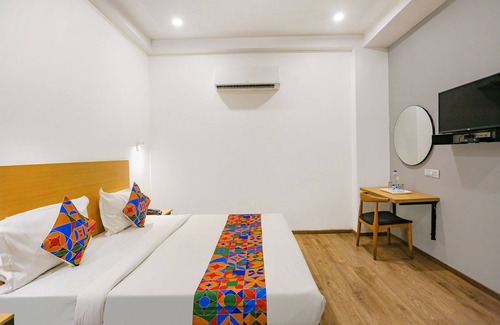 Pitampura Hotel | Fabexpress Roseman
