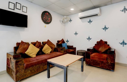 Sainik Farm Hotel | Fabexpress Saket Residency