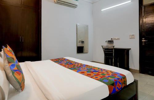 Sainik Farm Hotel | FabExpress Saket Residency