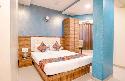 Jogeshwari West Hotel | FabExpress Sarah Gold