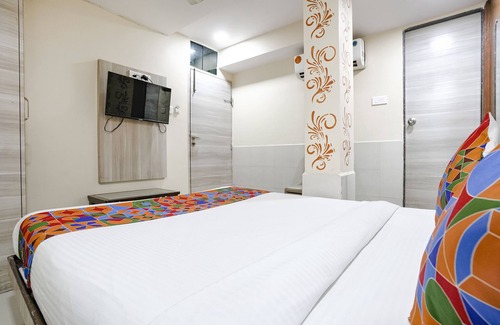 Jogeshwari West Hotel | FabExpress Sarah Gold