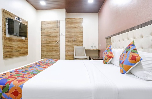 Jogeshwari West Hotel | FabExpress Sarah Gold