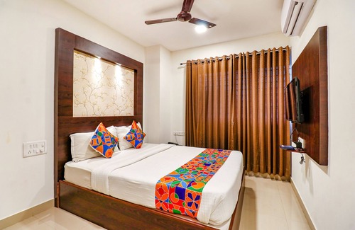 Vijaya Bank Layout Hotel | Fabexpress Sri Sai Suites
