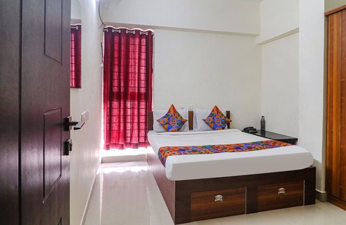 Manikonda Hotel | Fabexpress Town Home