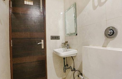 Pitampura Hotel | Fabexpress V4 Residency