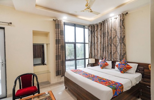 Greater Noida Hotel | Fabhotel 17 Suites