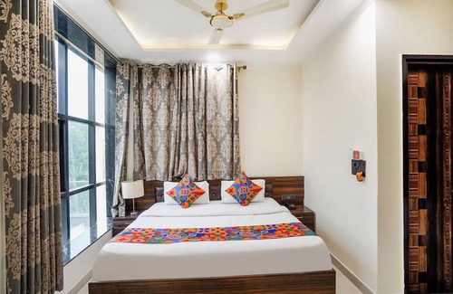 Greater Noida Hotel | Fabhotel 17 Suites