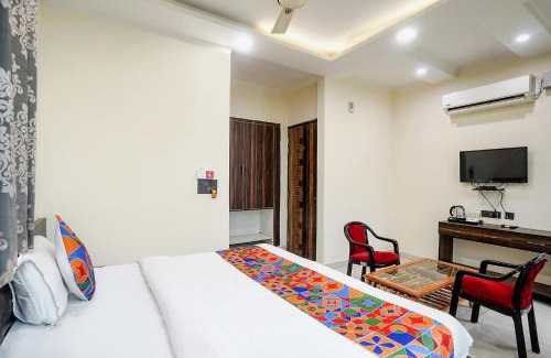 Sector 70 Hotel | FabHotel 17 Suites - Kailash hospital