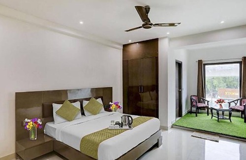 Pashim Vihar Hotel | Fabhotel 19 West