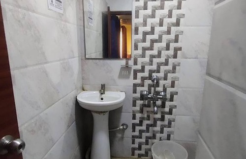 Bommasandra Hotel | Fabhotel Adya Classic
