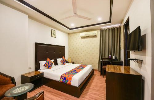 Safdarjung Enclave Hotel | FabHotel Africa Avenue Stayz - Near Bhikaji Cama Palace