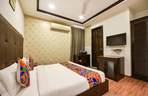 Safdarjung Enclave Hotel | FabHotel Africa Avenue Stayz - Near Bhikaji Cama Palace