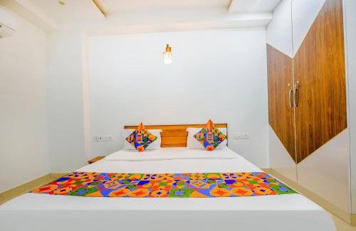 Udyog Vihar Hotel | FabHotel Amrit Residency