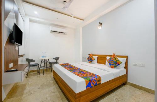 Udyog Vihar Hotel | FabHotel Amrit Residency