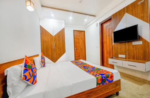 Udyog Vihar Hotel | FabHotel Amrit Residency