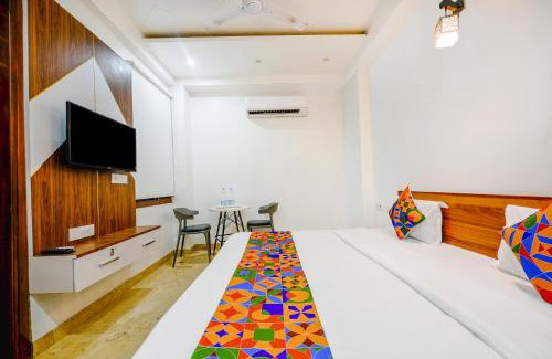 Udyog Vihar Hotel | FabHotel Amrit Residency