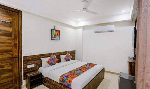 Udyog Vihar Hotel | FabHotel Amrit Residency