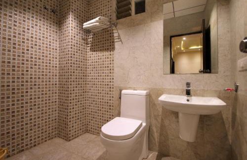 Nampally Hotel | FabHotel Arastu Plaza - Nr Nampally Railway Station