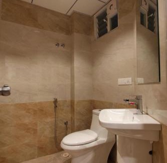 Nampally Hotel | FabHotel Arastu Plaza - Nr Nampally Railway Station