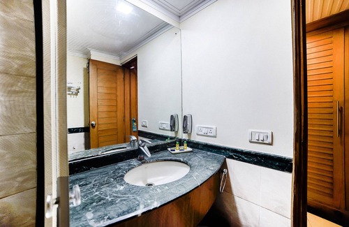 Nehru Place Hotel | Fabhotel Bmk Grand