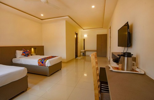 Yelahanka Hotel | Fabhotel Champion Gateway