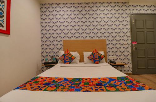 Chhatarpur Hotel | FabHotel Chattarpur Enclave - Opposite Tivoli Garden