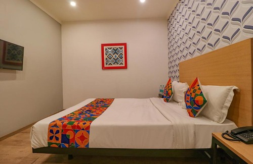 Chhatarpur Hotel | FabHotel Chattarpur Enclave - Opposite Tivoli Garden