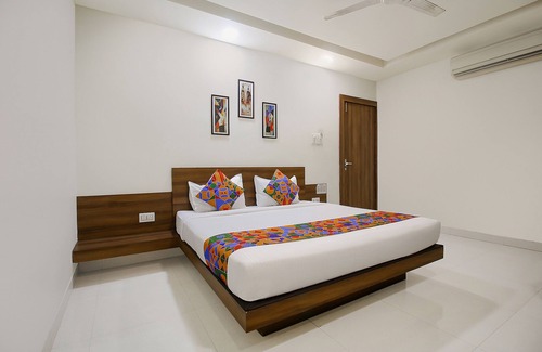 Bhopal Hotel | FabHotel Comfortable Stay