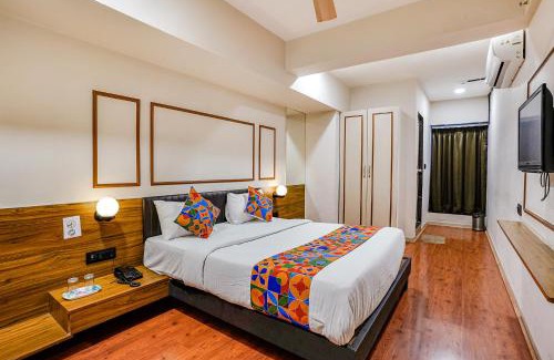 Surat Hotel | FabHotel Crescent