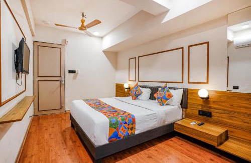 Surat Hotel | FabHotel Crescent