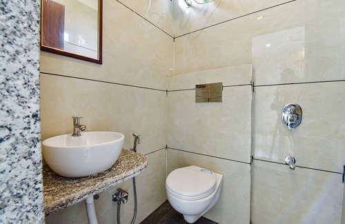 Gayariawas Hotel | Fabhotel Diamond I
