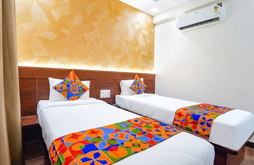 Vyalikaval HBCS Layout Hotel | FabHotel Ellegant Inn